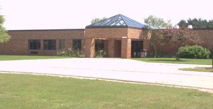 BL Exterior Entrance from front yard 2009 Photo