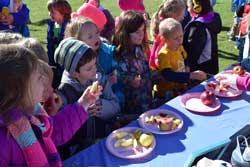 Courtade Elementary students participate in apple crunch event